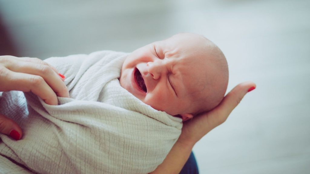 Deve deixar o seu bebé a chorar?
