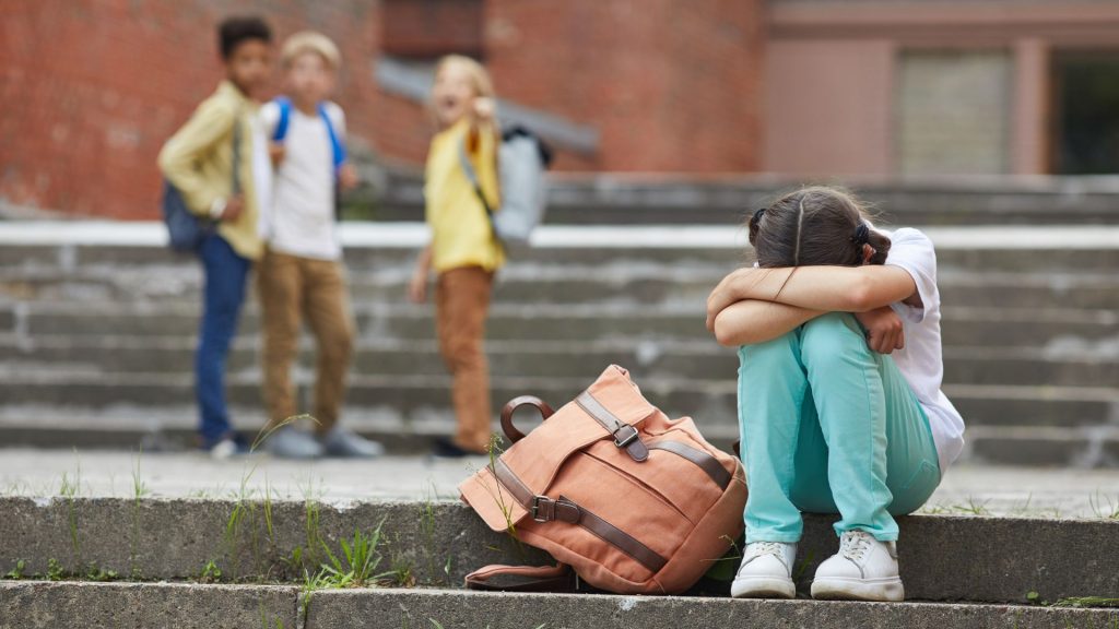Será que o meu filho é vitima de bullying? Sinais discretos que precisa investigar